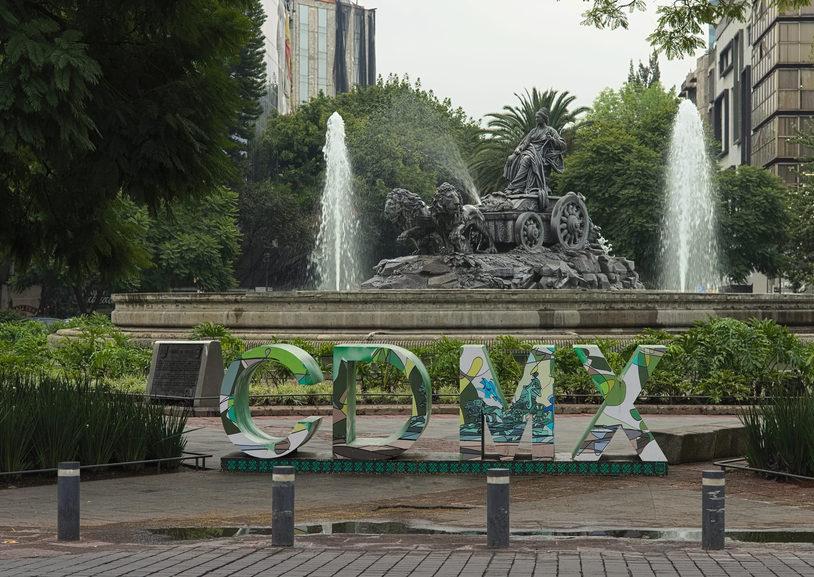 Detalle de la diosa Cibeles sobre su carro y los leones de la Fuente de Cibeles en Ciudad de México